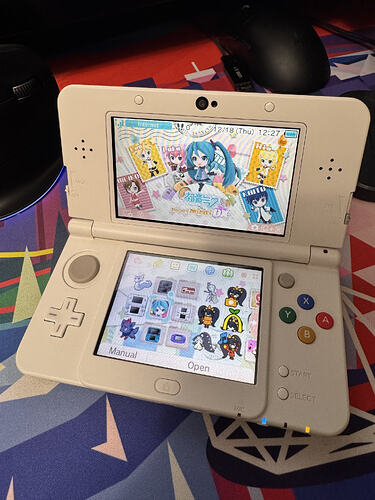 sodapone's New Nintendo 3DS homescreen, showing Hatsune Miku: Project Mirai DX.